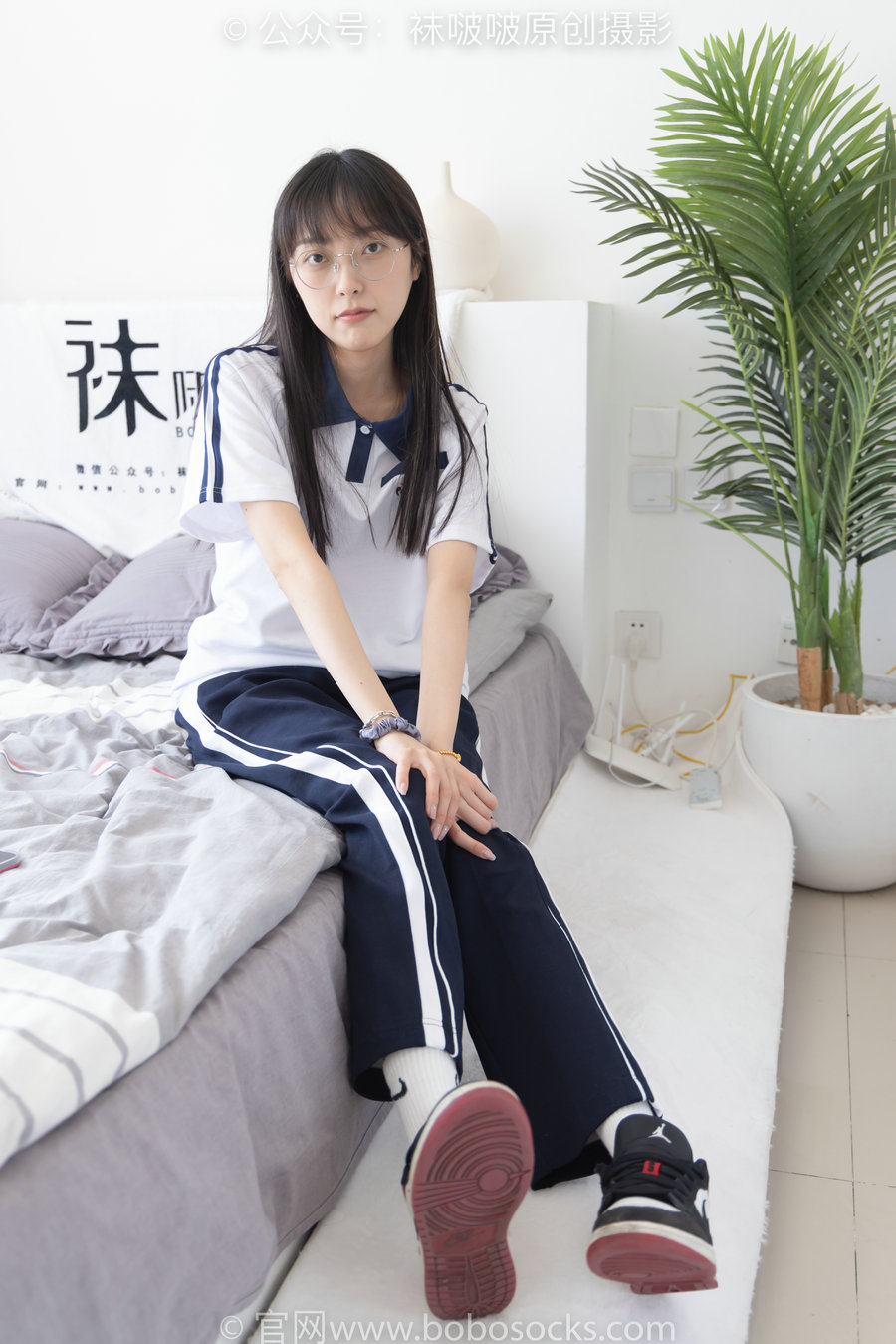 BoBoSocks袜啵啵 No.207 稚予-aj板鞋、白棉袜、油亮白丝、校服裤里丝 [140P-5.25GB]