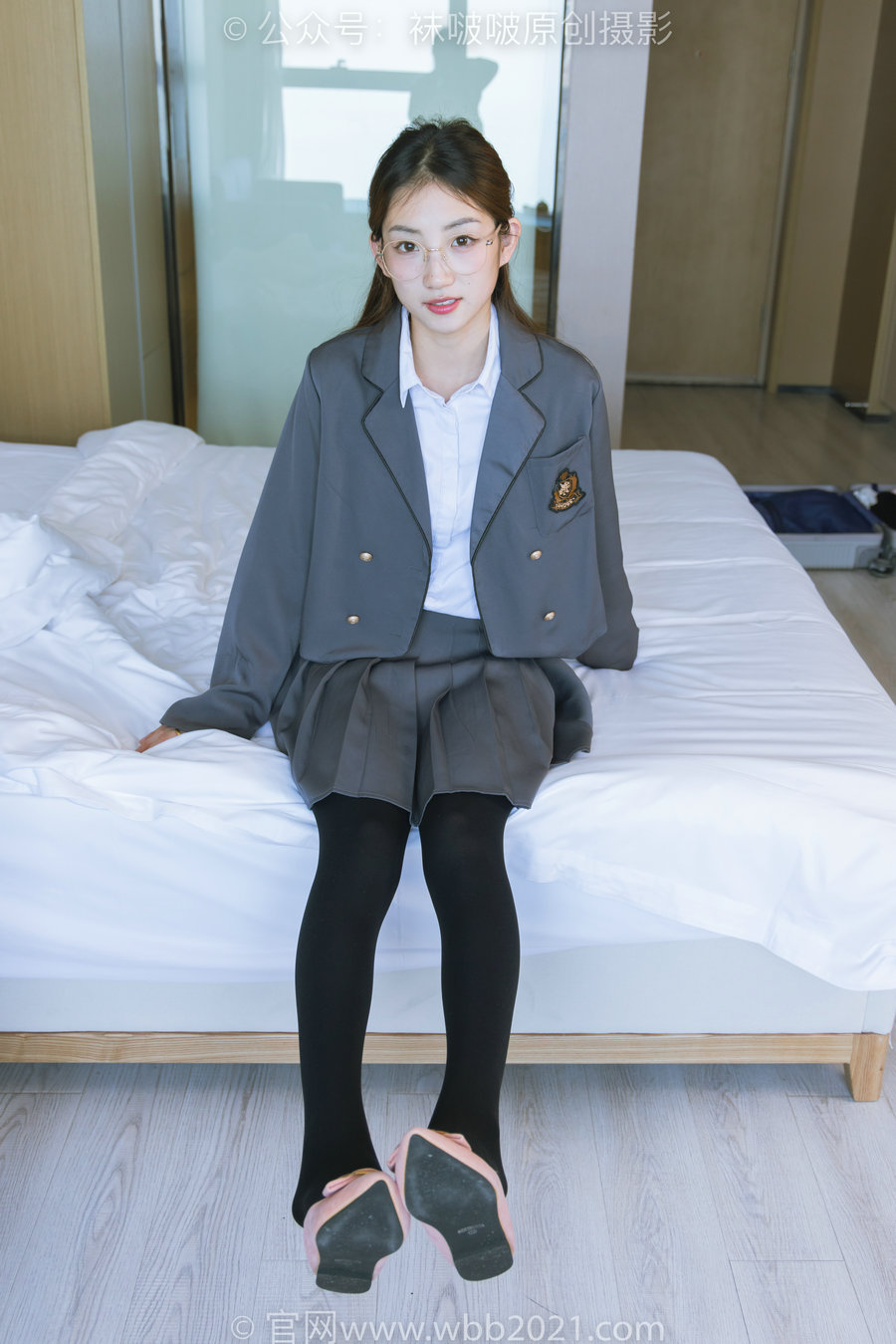 BoBoSocks袜啵啵 No.315 小沫-平底鞋、厚黑丝、模特穿鞋及丝袜踩玩偶小熊剧情 [140P1V-6.44GB] ...