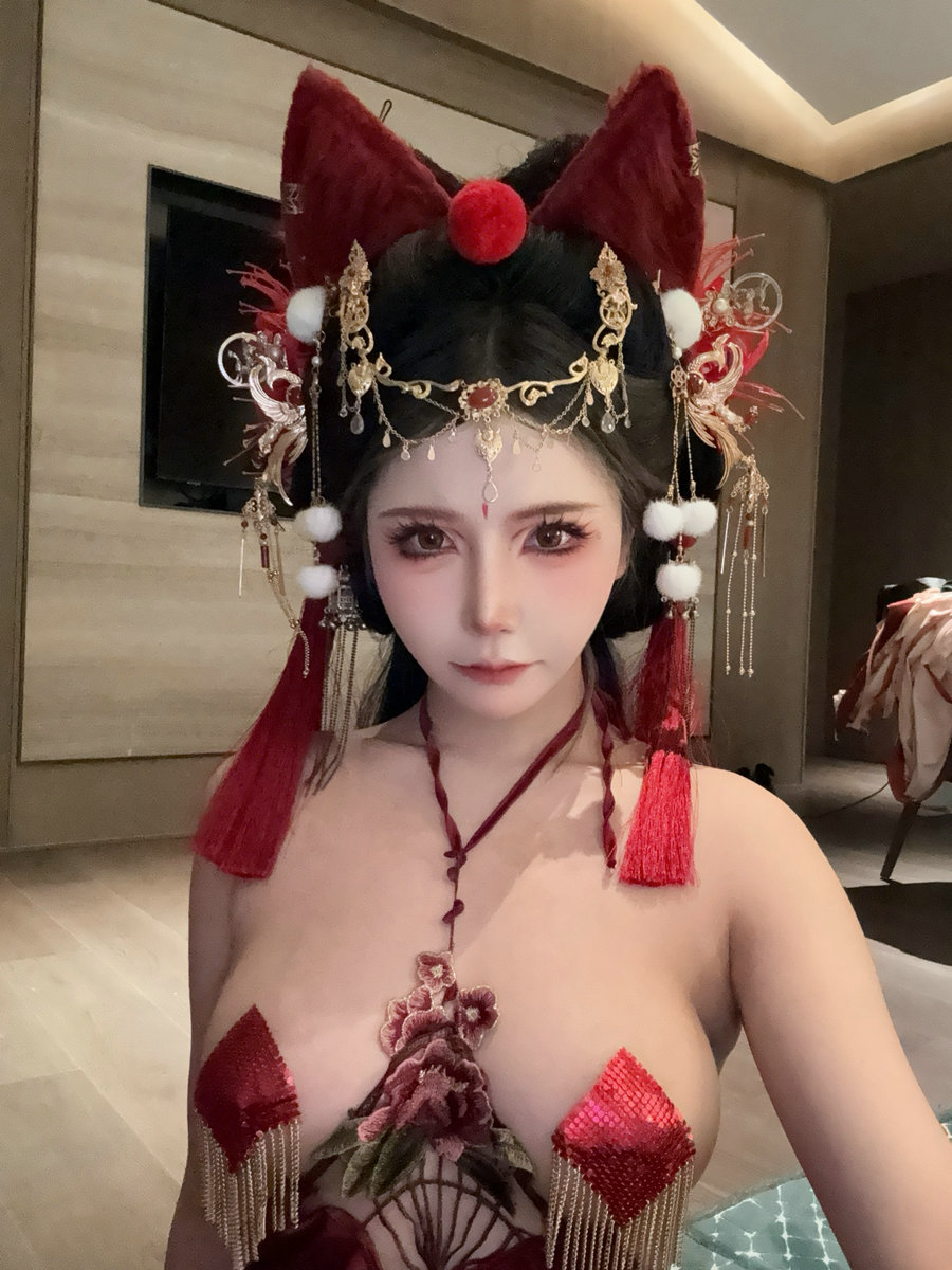 二次元妹子抱走莫子aa - 红色小尾巴 [120P25V-2.60GB]