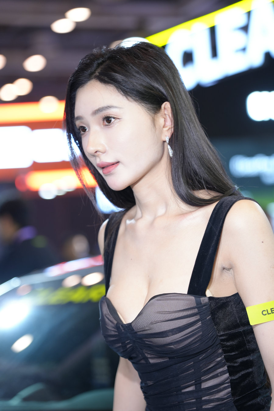 精选街拍视频 No.8798 黑色吊带裙 [61P1V-2.81GB]