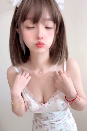 咬一口妃妃酱微密圈视频合集 [25V-379MB]