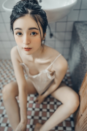 辰辰 - 浴室里的天使 [101P-235MB]