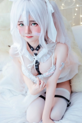 Sally Dorasnow - Hatsune [43P-377MB]