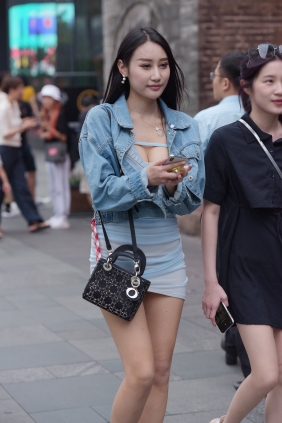精选街拍视频 No.8632 好身材藏不住 [49P-1.00GB]