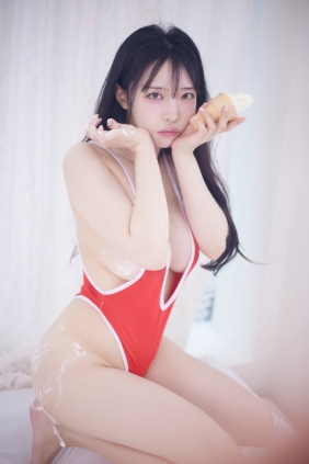 [PATREON] Rina - Red bikini [50P11V-2.39GB]