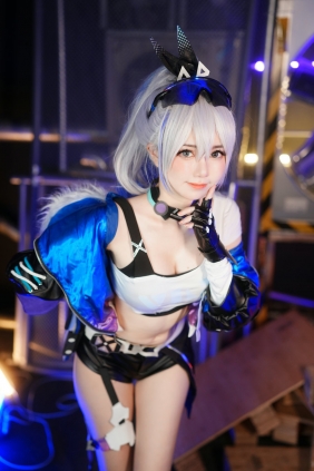 Sally Dorasnow - Silver Wolf [24P3V-349MB]